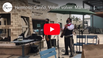Romanza Duo singing "Hermoso Carino & Volver Volver"